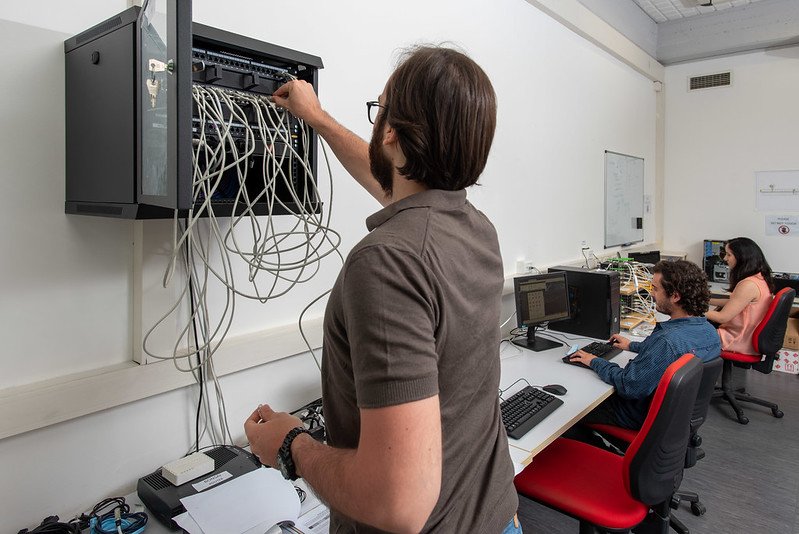 Configuring an OpenFlow switch. Configuring an OpenFlow switch.