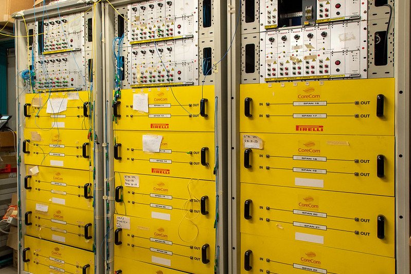 Test bed for the performance evaluation of WDM optical communications systems at high capacity for applications from short-reach (for datacom) to transoceanic long-haul (2000 km optical fiber). Test bed for the performance evaluation of WDM optical communications systems at high capacity for applications from short-reach (for datacom) to transoceanic long-haul (2000 km optical fiber).