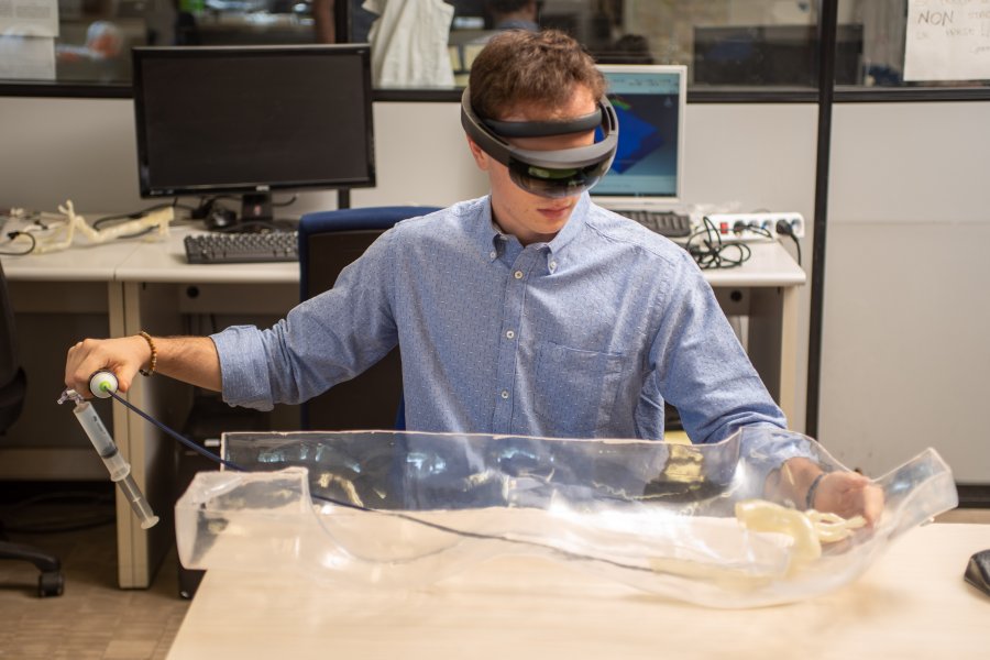 Mixed Reality device for minimally invasive procedures. Mixed Reality device for minimally invasive procedures.