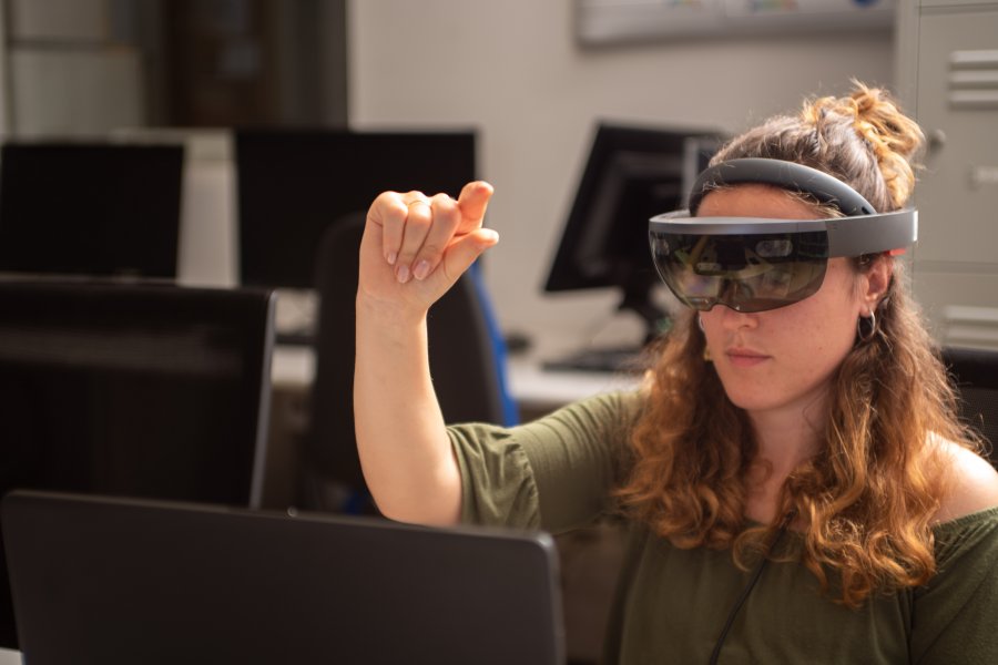 Mixed reality device for planning surgical interventions. Mixed reality device for planning surgical interventions.
