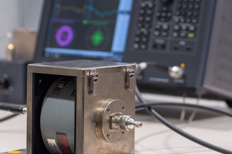 Bulk Current Injection probe in fase di calibrazione. Bulk Current Injection probe in fase di calibrazione.