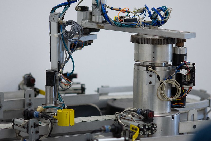 Lab-scale reproduction of a discrete industrial plant Lab-scale reproduction of a discrete industrial plant
